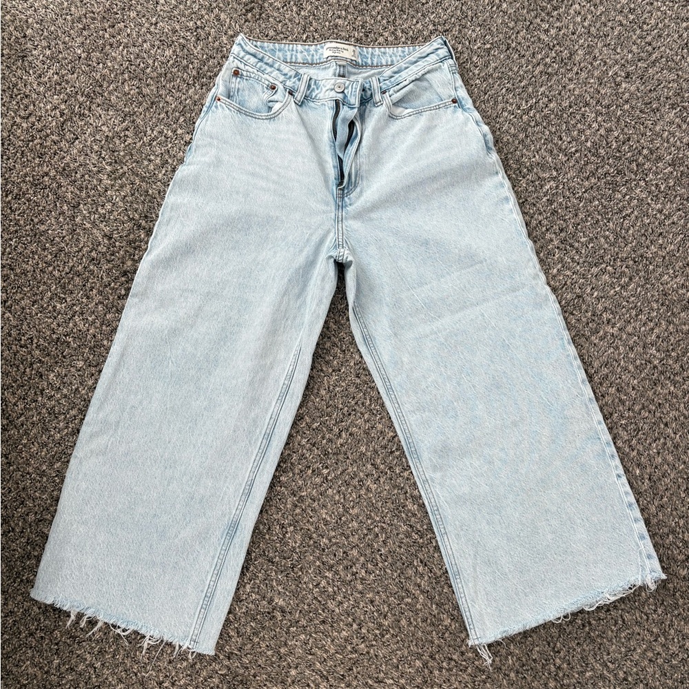Abercrombie & Fitch Curve Love Wide Leg Crop Jean